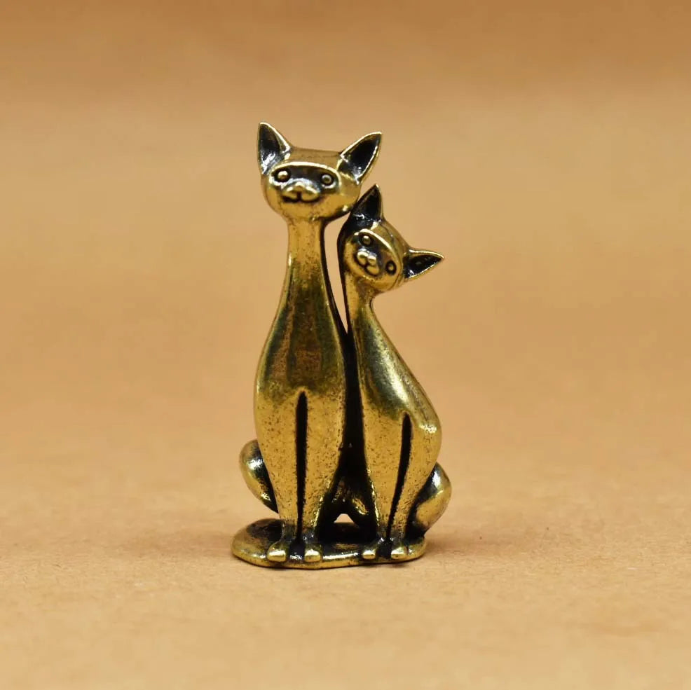 Vintage Brass Couple Cat Sculpture – Intertwined Loving Cats Decorative Art Piece for Home &amp; Office