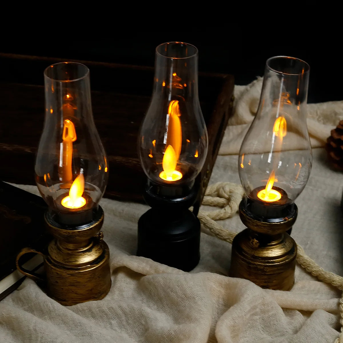Vintage LED Lantern – Retro Hanging Oil Lamp Design, Battery Operated